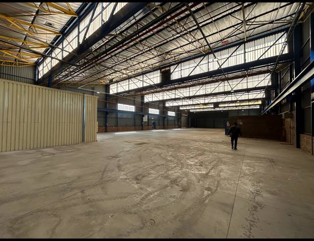 1,969M² WAREHOUSE TO LET IN CLAYVILLE